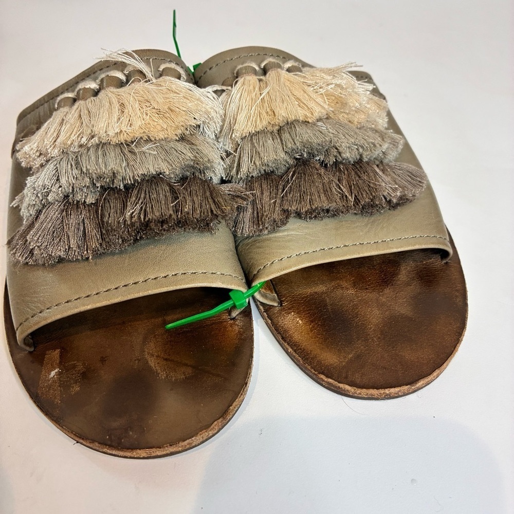 Frye | Riley Tassel Slide Sandals - Picture 2 of 6